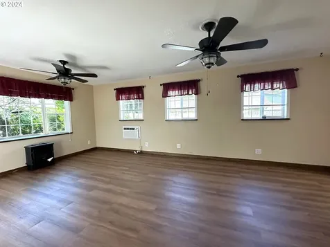 134 W Cardinal Street Roseburg OR 97471