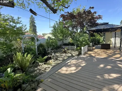 134 W Cardinal Street Roseburg OR 97471