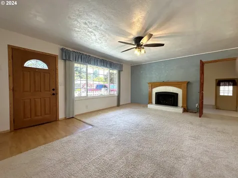 134 W Cardinal Street Roseburg OR 97471