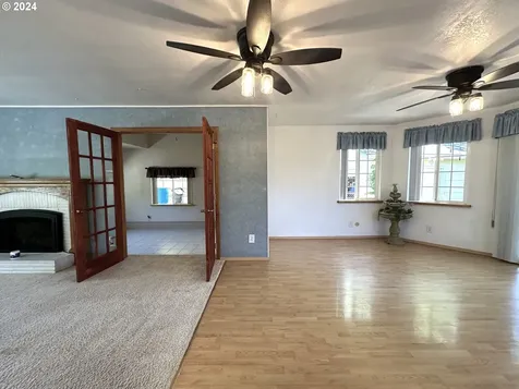 134 W Cardinal Street Roseburg OR 97471