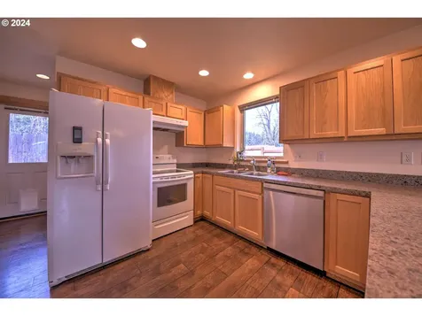 1412 S 57th Street Springfield OR 97478