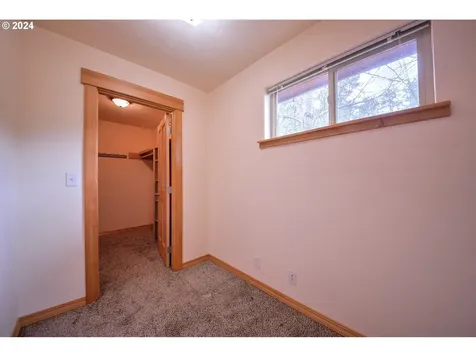 1412 S 57th Street Springfield OR 97478