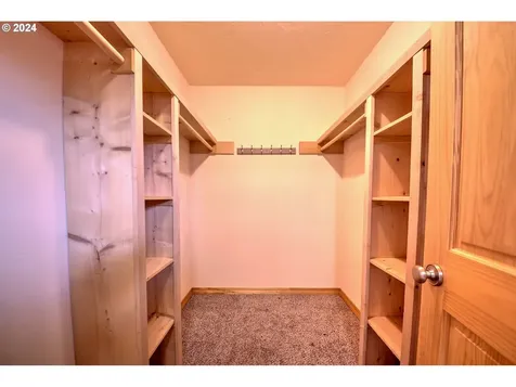 1412 S 57th Street Springfield OR 97478