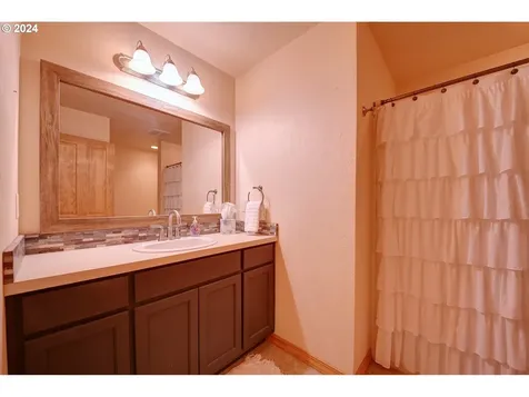 1412 S 57th Street Springfield OR 97478