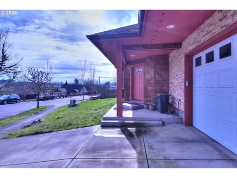 1412 S 57th Street Springfield OR 97478