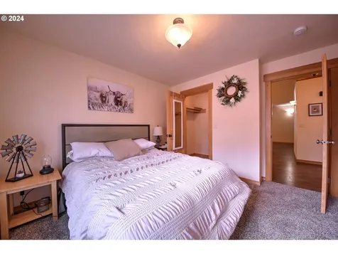 1412 S 57th Street Springfield OR 97478