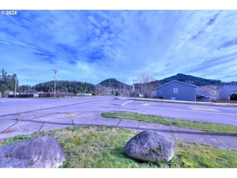 1412 S 57th Street Springfield OR 97478