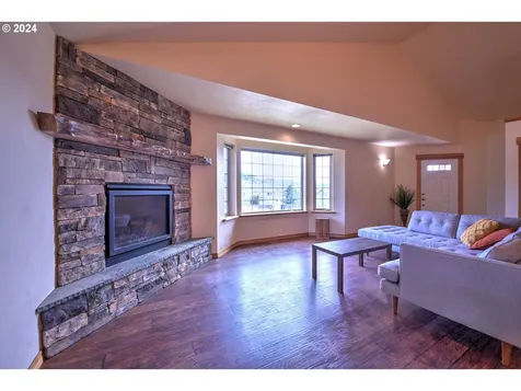 1412 S 57th Street Springfield OR 97478
