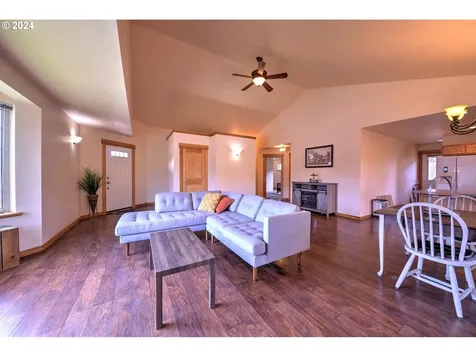 1412 S 57th Street Springfield OR 97478