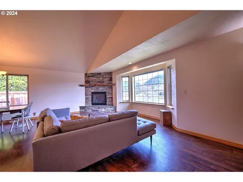 1412 S 57th Street Springfield OR 97478