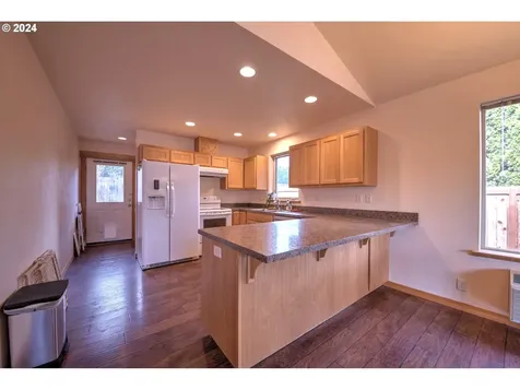 1412 S 57th Street Springfield OR 97478