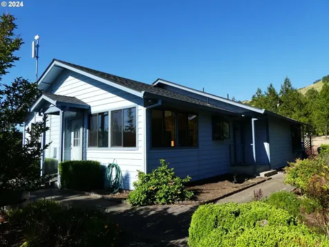 7692 North Bank Road Roseburg OR 97470
