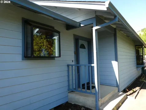 7692 North Bank Road Roseburg OR 97470