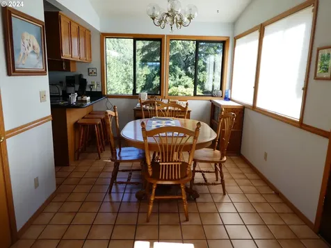 7692 North Bank Road Roseburg OR 97470