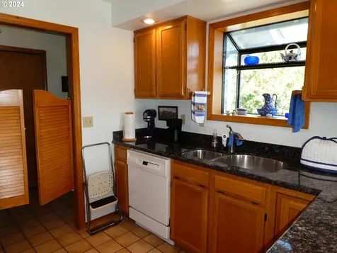 7692 North Bank Road Roseburg OR 97470