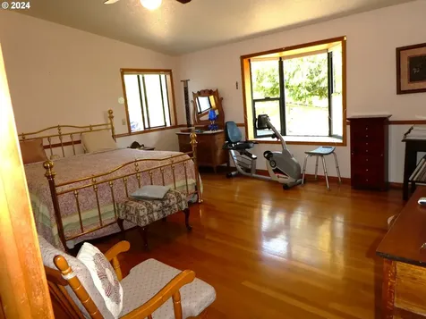 7692 North Bank Road Roseburg OR 97470