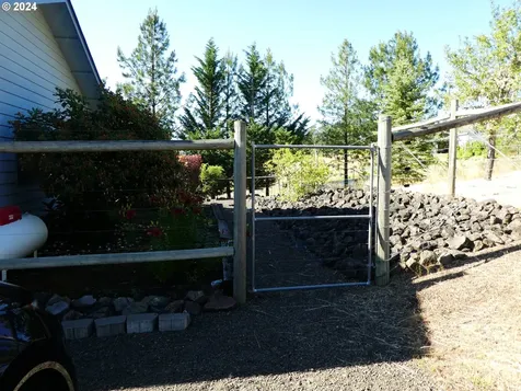 7692 North Bank Road Roseburg OR 97470