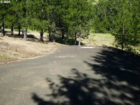 7692 North Bank Road Roseburg OR 97470