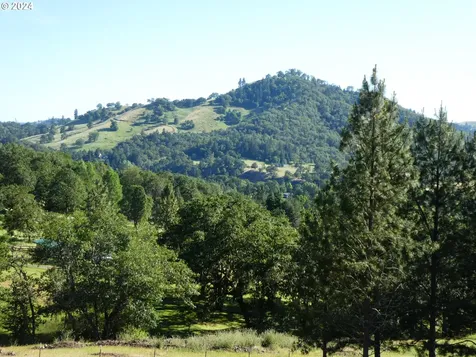 7692 North Bank Road Roseburg OR 97470