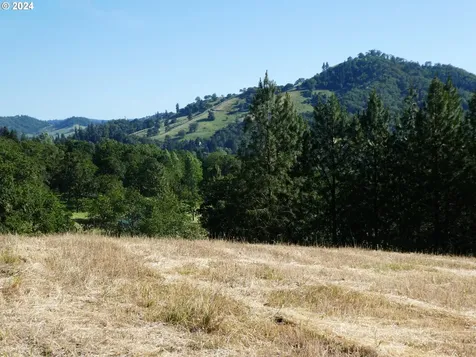 7692 North Bank Road Roseburg OR 97470