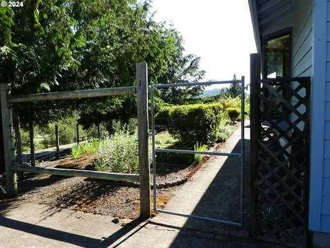 7692 North Bank Road Roseburg OR 97470