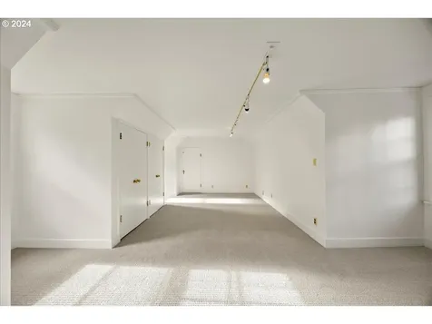 3055 NW Cumberland Road Portland OR 97210