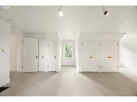 3055 NW Cumberland Road Portland OR 97210