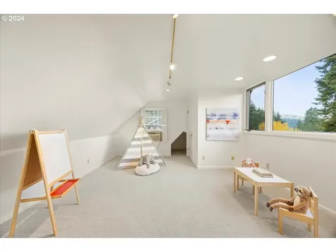 3055 NW Cumberland Road Portland OR 97210
