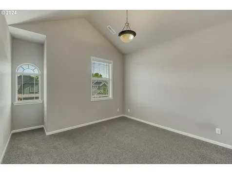 12596 Tradewind Street Oregon City OR 97045