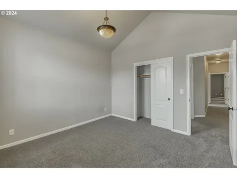 12596 Tradewind Street Oregon City OR 97045