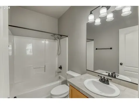 12596 Tradewind Street Oregon City OR 97045