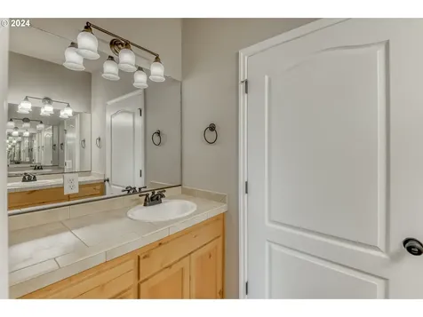 12596 Tradewind Street Oregon City OR 97045