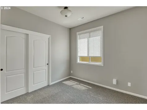 12596 Tradewind Street Oregon City OR 97045