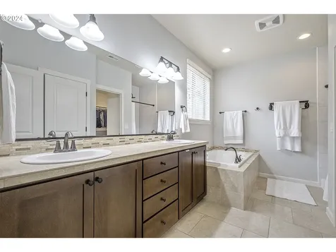 2543 NE Verbena Circle Camas WA 98607