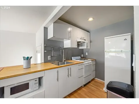2812 NW Ariel Terrace Portland OR 97210