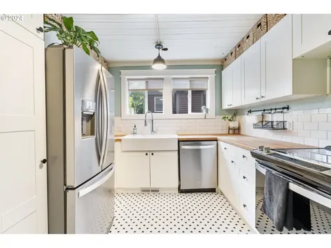 4319 SE Bybee Boulevard Portland OR 97206