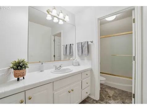 11060 SW Byrom Terrace Tualatin OR 97062