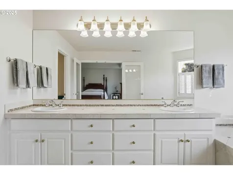 11060 SW Byrom Terrace Tualatin OR 97062