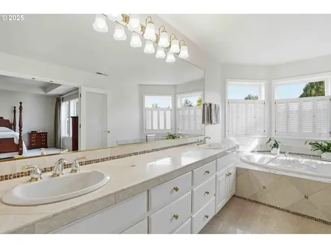 11060 SW Byrom Terrace Tualatin OR 97062