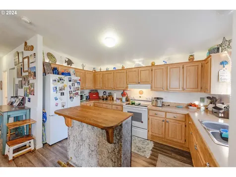 1080 Kentucky Avenue Coos Bay OR 97420