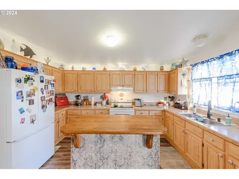 1080 Kentucky Avenue Coos Bay OR 97420
