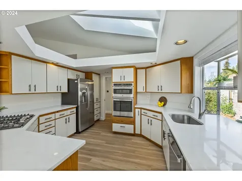 2214 NE 158th Avenue Portland OR 97230