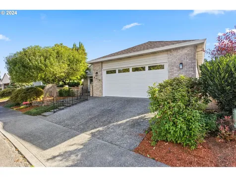 2214 NE 158th Avenue Portland OR 97230