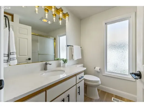 2214 NE 158th Avenue Portland OR 97230