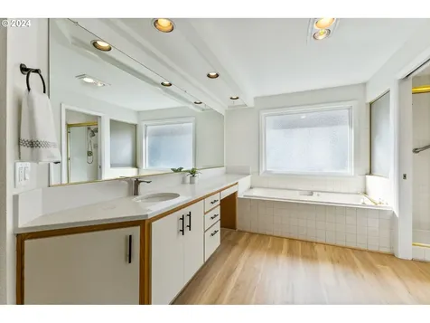 2214 NE 158th Avenue Portland OR 97230
