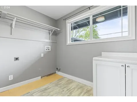 1394 Ne Arrowwood Street Hillsboro OR 97124