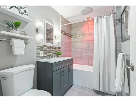 1394 Ne Arrowwood Street Hillsboro OR 97124