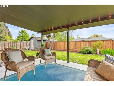 1394 Ne Arrowwood Street Hillsboro OR 97124
