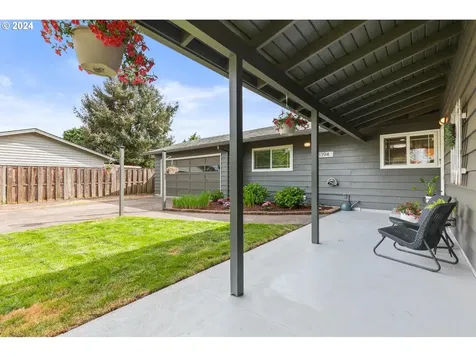 1394 Ne Arrowwood Street Hillsboro OR 97124