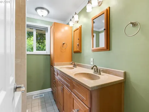 15322 Se Hawthorne Court Portland OR 97233